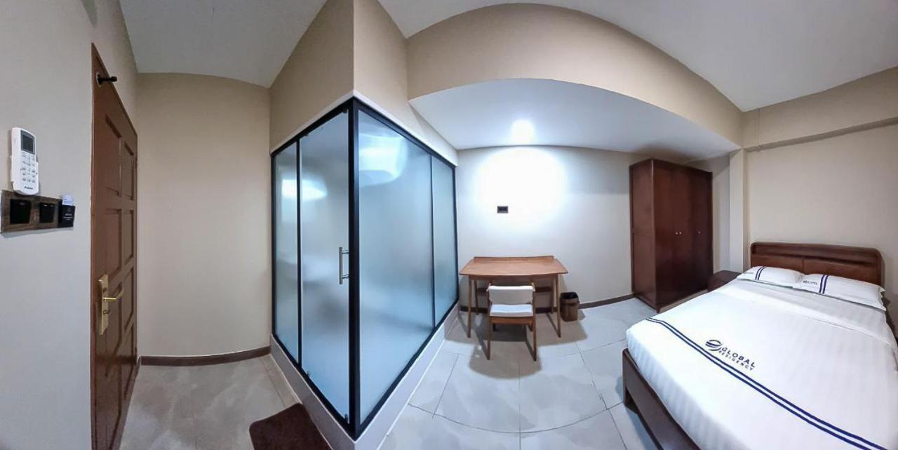 Global Residency Hotel Kota Kinabalu Buitenkant foto